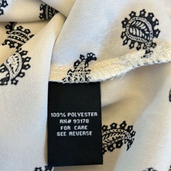 Premise Studio cream paisley short sleeve blouse Size M EUC - Picture 9 of 10